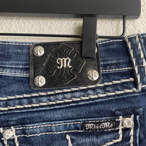 Miss Me Signature Mid-Shorts | Size 31 | Style JY5014058 - Picture 7 of 11